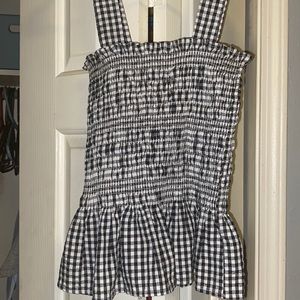 Fitted tank with a flare at bottom